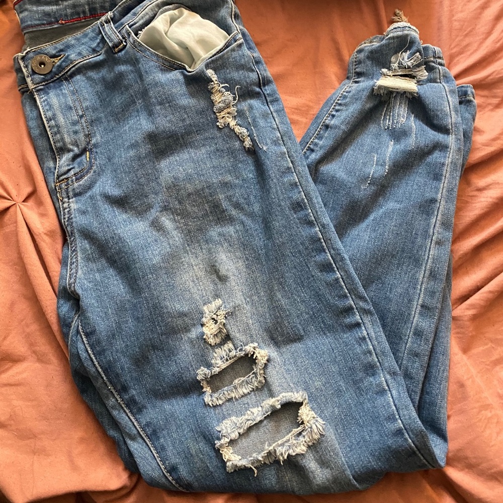 Distressed Jeans - Picture 3 of 4